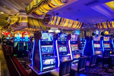 winstar77 mobile app interface showing live football betting and casino games